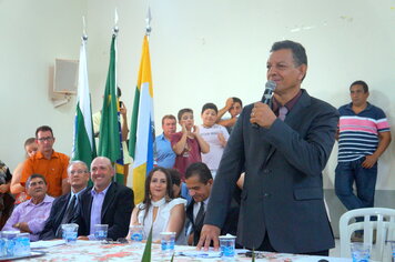 Prefeito, vice e vereadores tomam posse