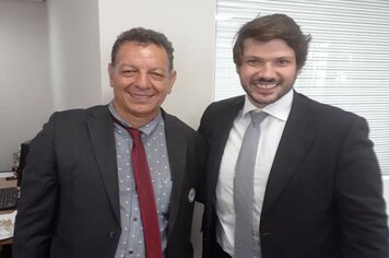 Prefeito participa de cerimônia de posse de deputados estaduais