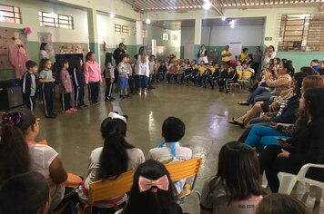 Mães ganham homenagem da escola Monteiro Lobato