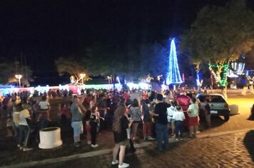 Alegria e confraternização marcaram chegada do Papai Noel em Rio Bom