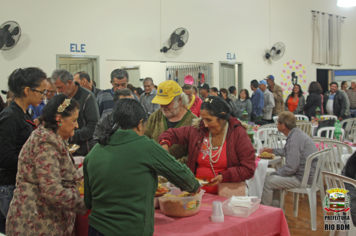 Assistência Social reúne mais de 100 pessoas em jantar do Dia das Mães