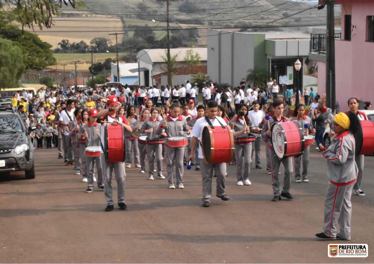 População sai às ruas para o Desfile Cívico da Independência