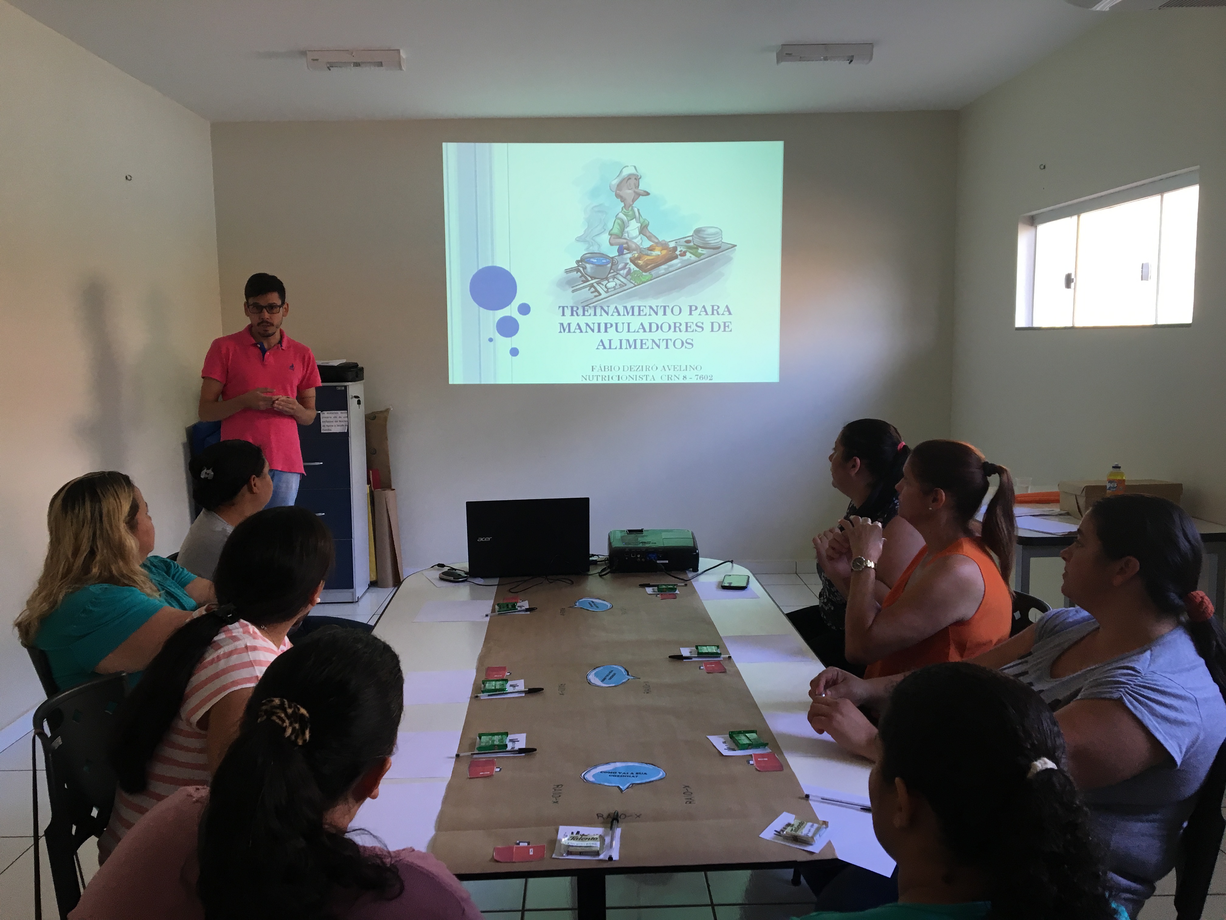 Nutricionista capacita merendeiras da rede municipal de ensino