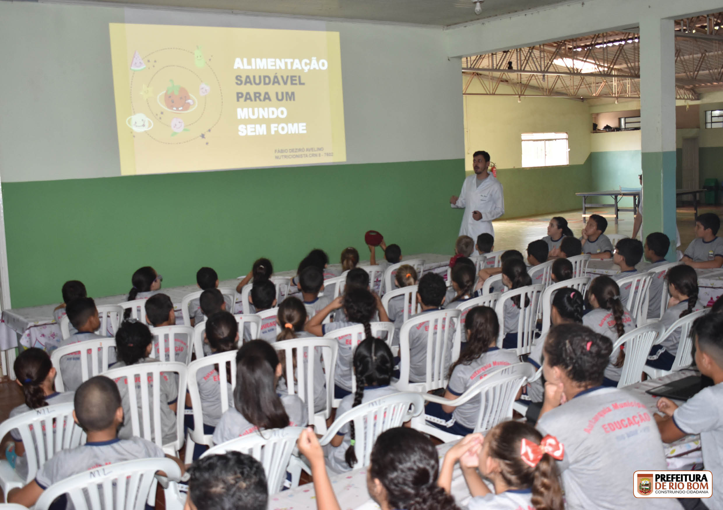 Nutricionista mostra a importância da alimentação a alunos