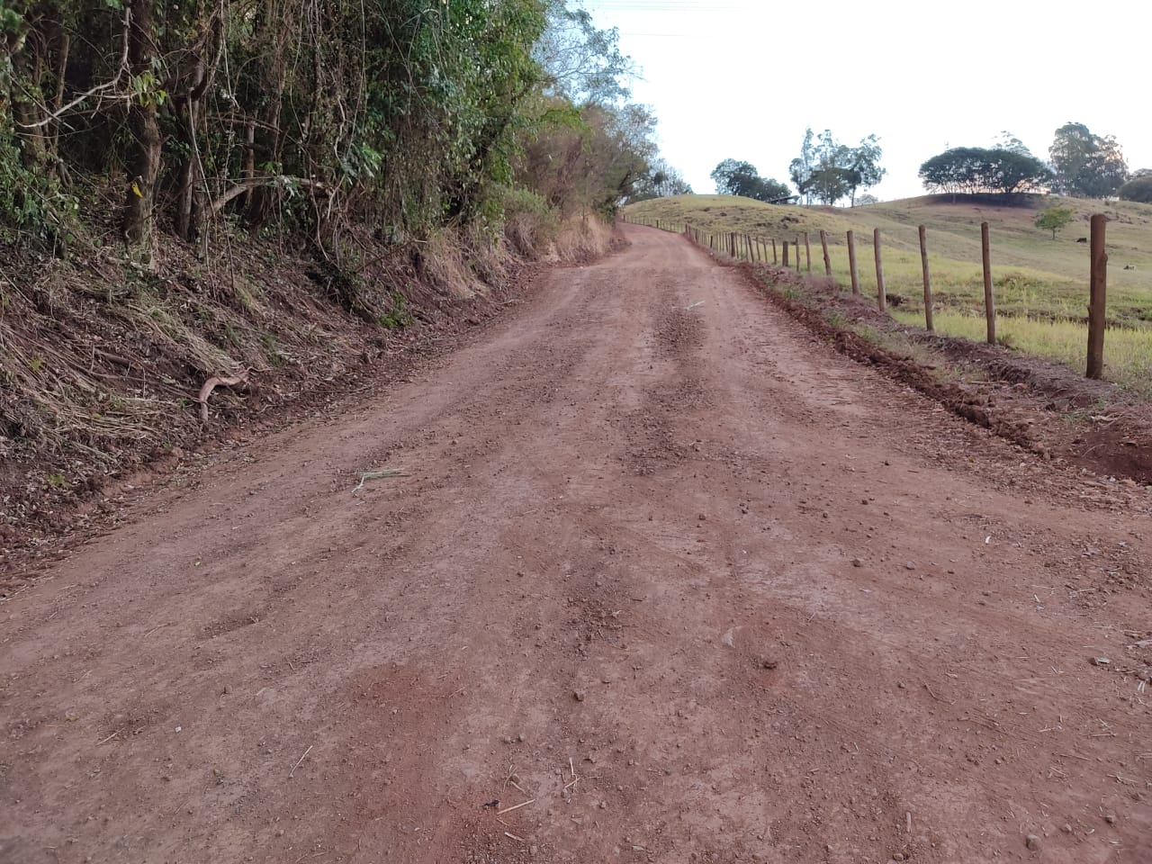 Prefeitura de Rio Bom intensifica cascalhamento de estradas rurais