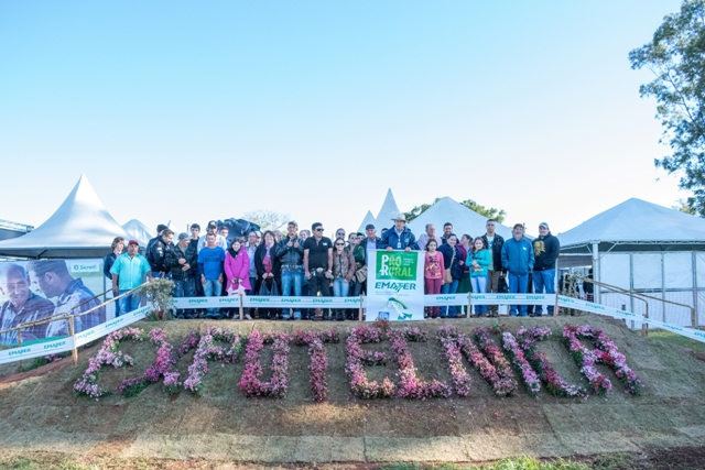 Prefeito e agricultores participam da 24ª Expotécnica em Sabáudia