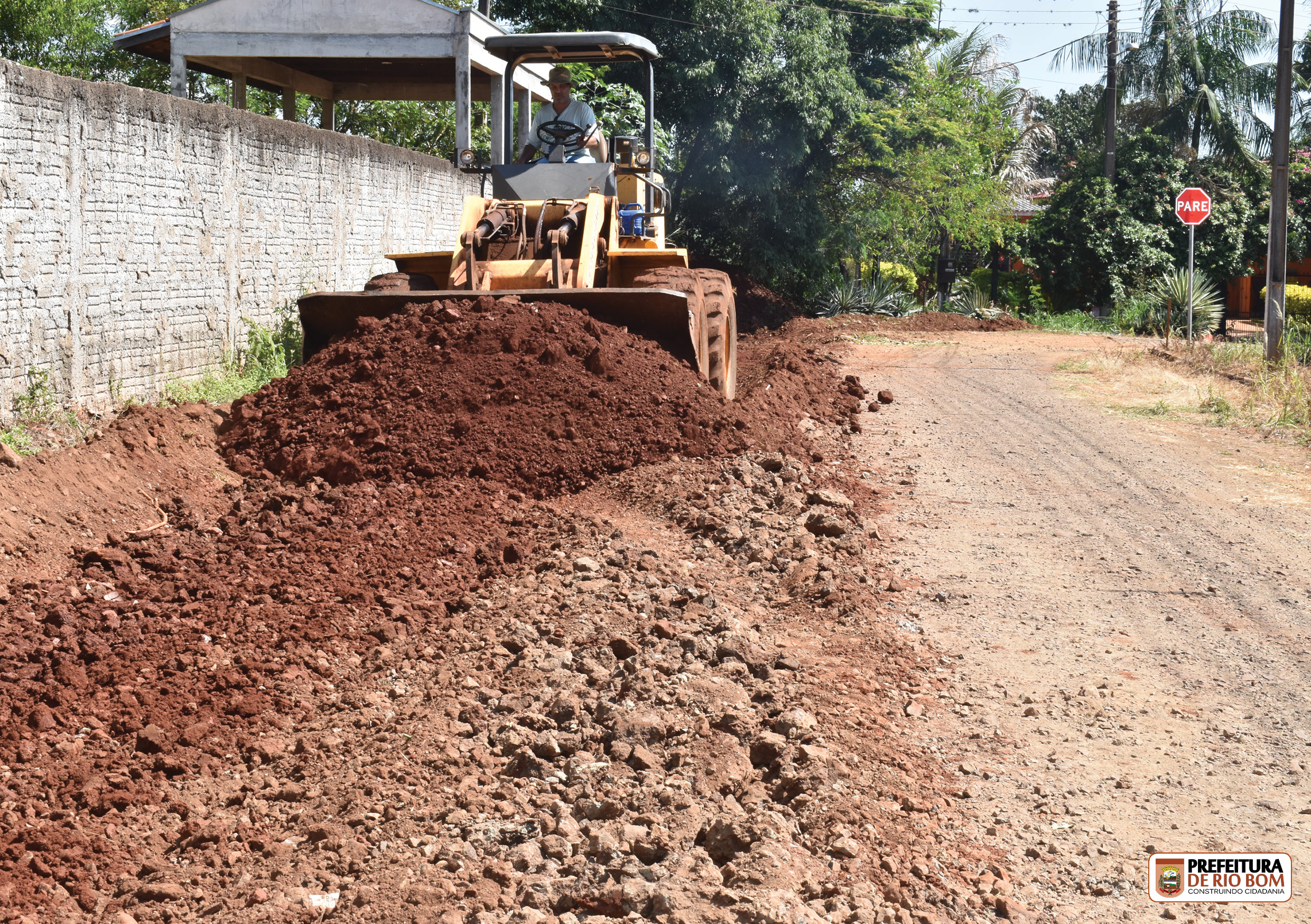 Prefeitura constrói pista de caminhada