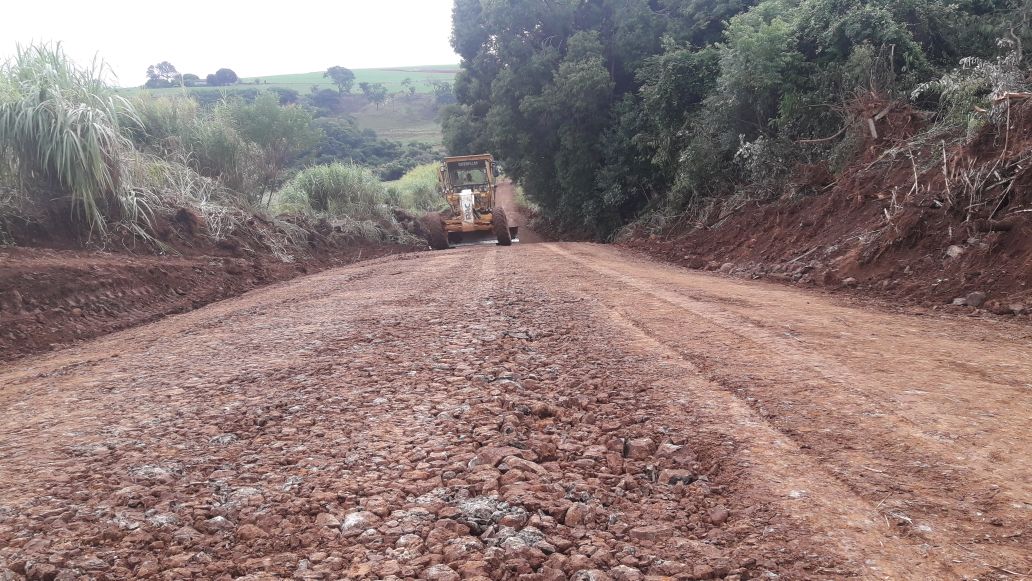 Secretaria de Obras recupera vias de acesso