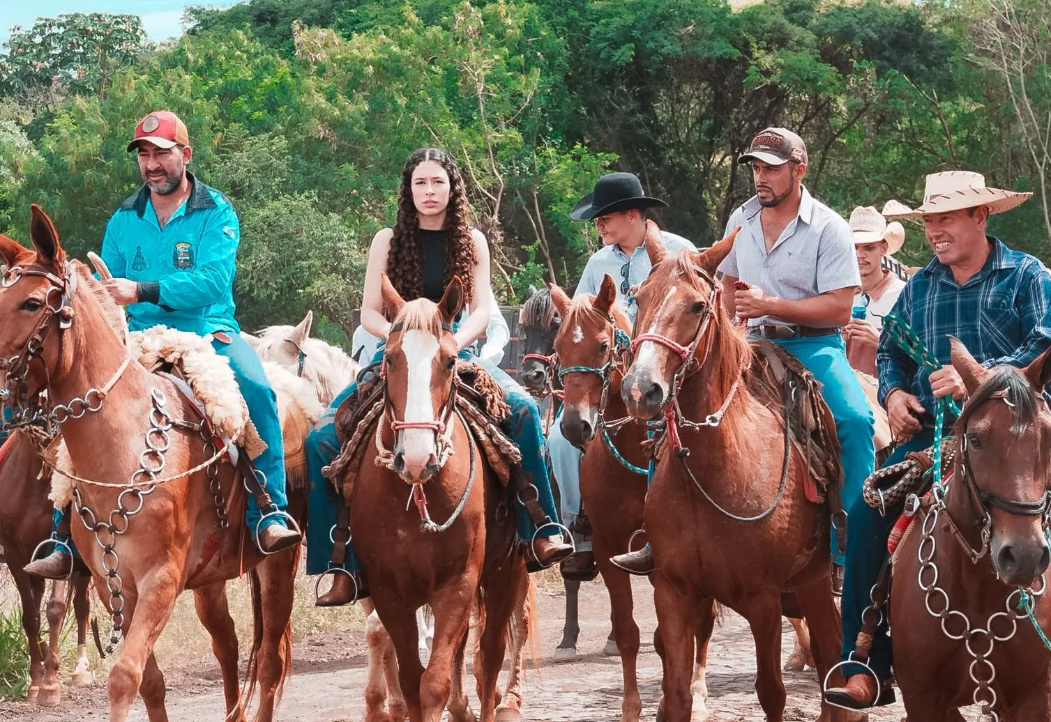 Tradição e união no campo: 5ª Cavalgada do Lago Beija-Flor reúne mais de 250 cavaleiros em Rio Bom