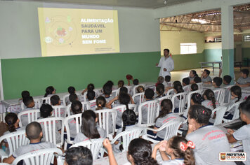 Nutricionista mostra a importância da alimentação a alunos